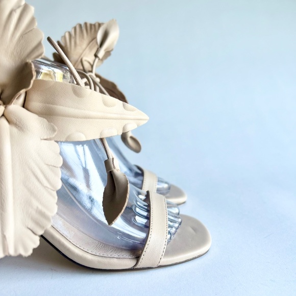 Cecelia Cream Leather Flower Ankle Strap Slingbacks size 6.5 - Picture 3 of 15